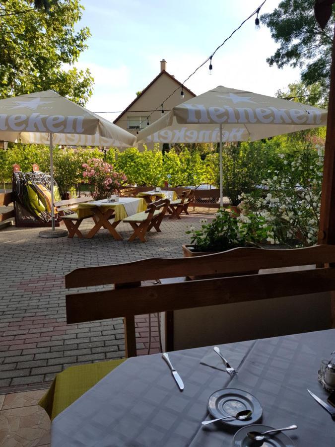 Sommer Panzio Balatonföldvár Εξωτερικό φωτογραφία