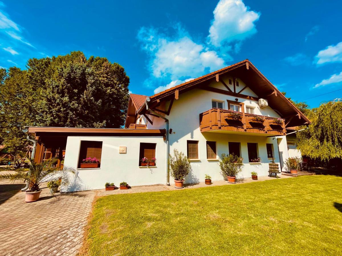 Sommer Panzio Balatonföldvár Εξωτερικό φωτογραφία