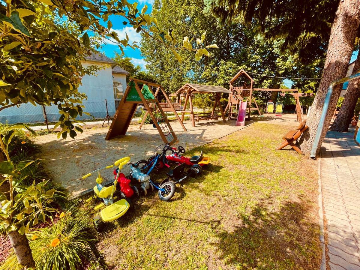 Sommer Panzio Balatonföldvár Εξωτερικό φωτογραφία